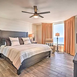 Breezy Oceanfront Panama With Pool Access Apartment